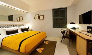 In-room safe, desk, soundproofing, iron/ironing board - Kosenda Hotel (Jakarta)