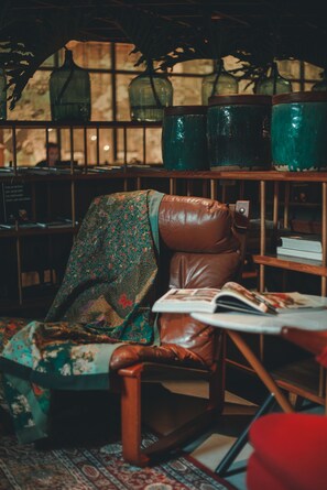 Lobby sitting area - Kosenda Hotel (Jakarta)