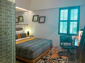 In-room safe, desk, soundproofing, iron/ironing board - Kosenda Hotel (Jakarta)