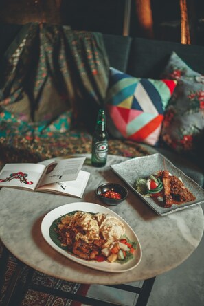 Breakfast, lunch, dinner served; Asian cuisine  - Kosenda Hotel (Jakarta)