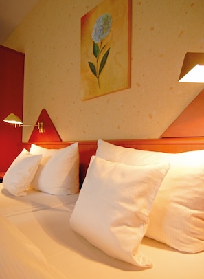 Desk, free WiFi, bed sheets