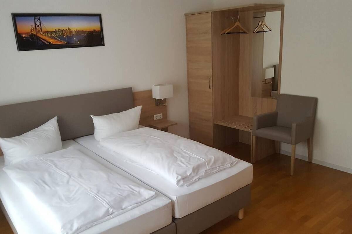 Double Room, 1 Double or 2 Single Beds