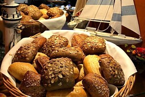Daily buffet breakfast (EUR 9.90 per person)