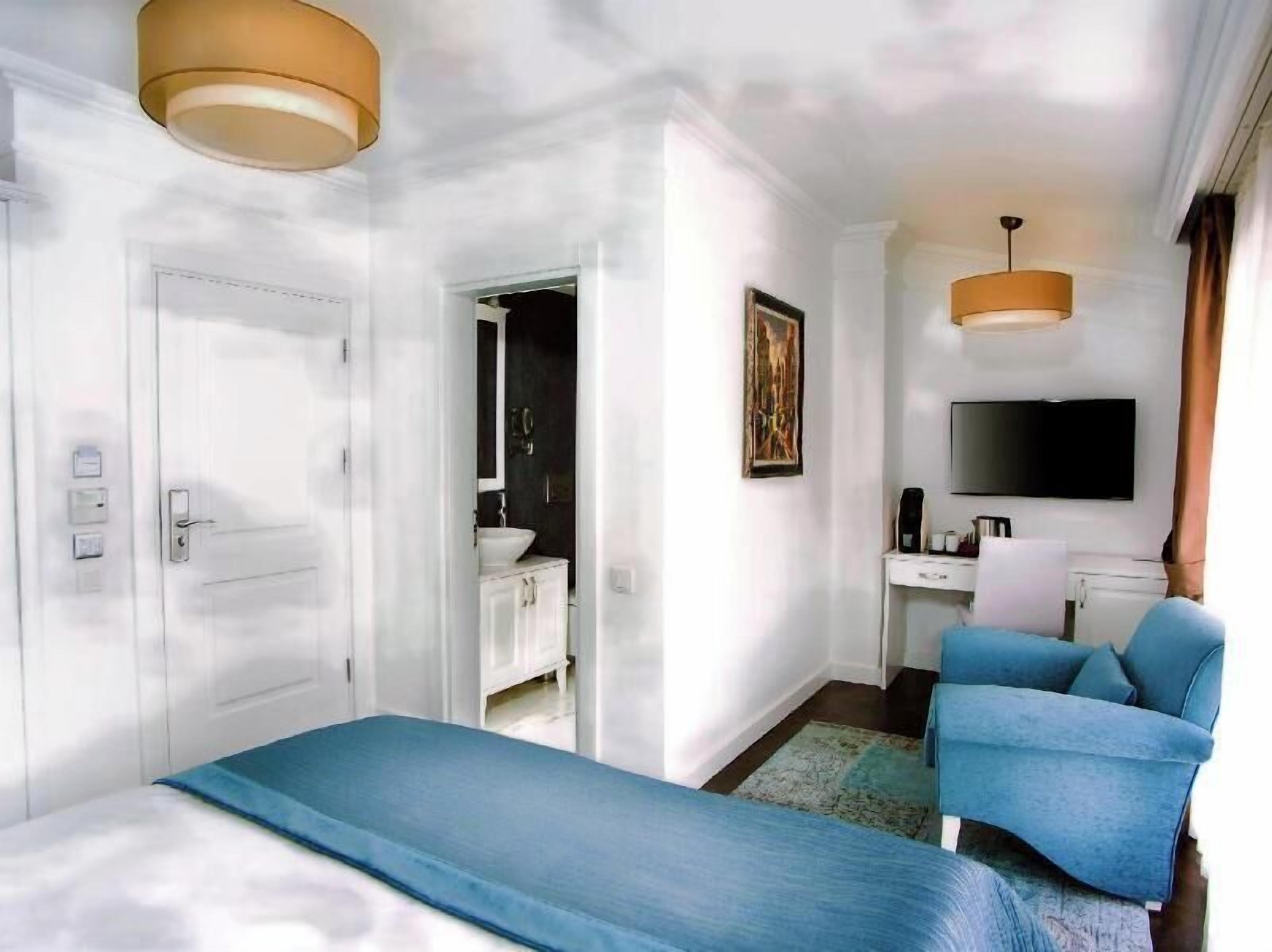 Minibar, in-room safe, blackout drapes, soundproofing