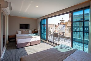 Quadruple Room, Balcony | Minibar, in-room safe, blackout drapes, soundproofing - Aston Hotel Taksim (Istanbul)