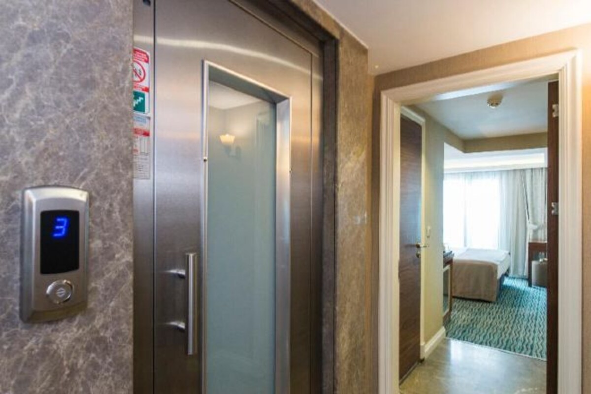 Economy Room