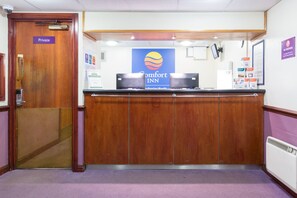Reception - Comfort Inn Manchester North (Manchester)