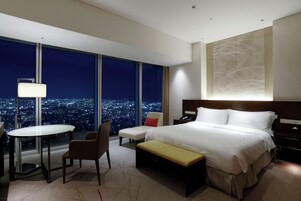 Down comforters, minibar, in-room safe, desk