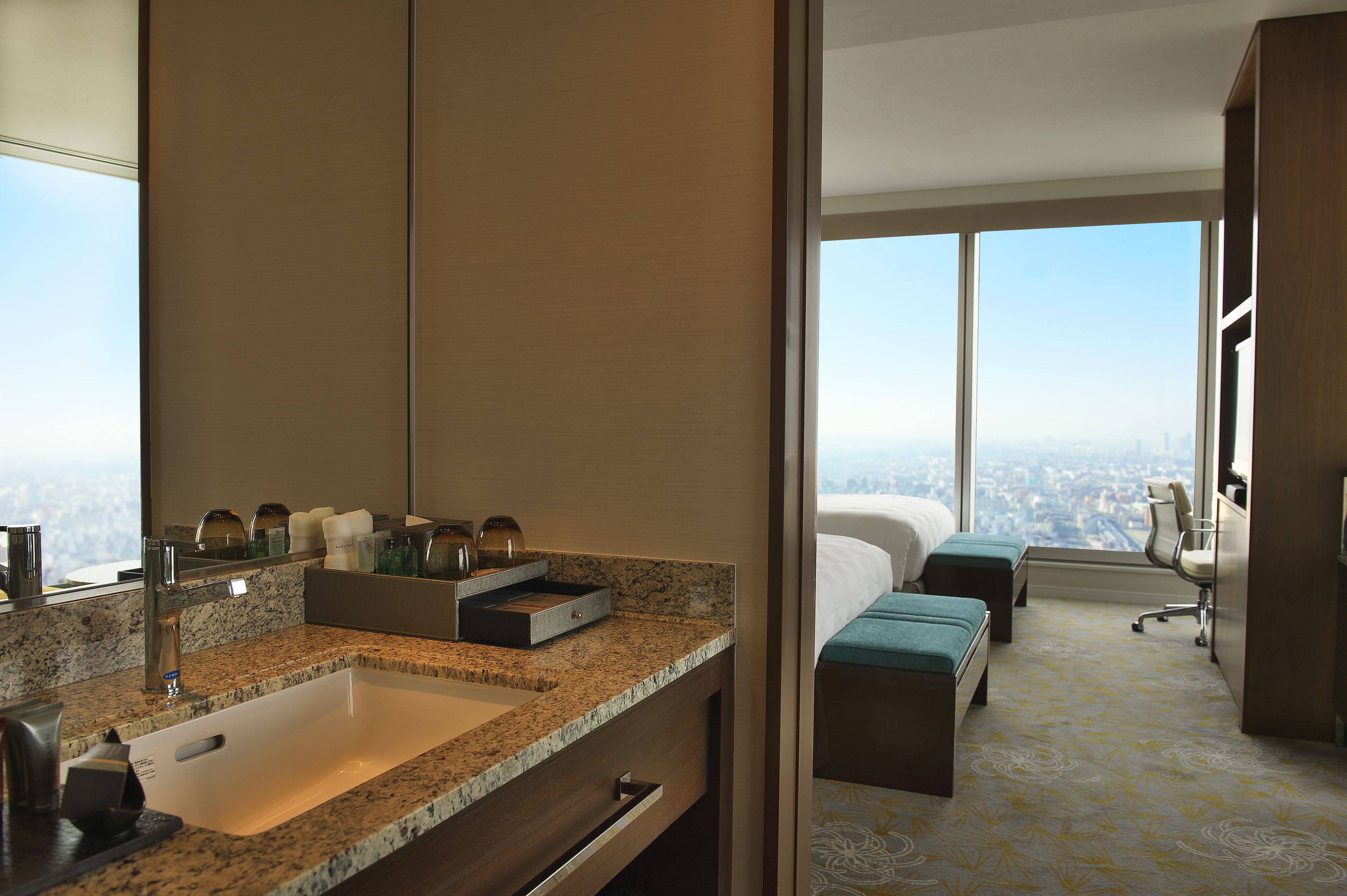 premium corner twin room, non smoking  | 1 bedroom, down duvets, minibar, in-room safe