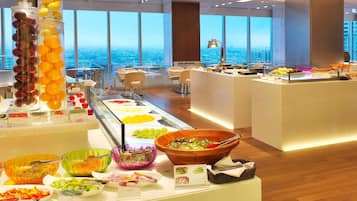 Daily buffet breakfast (JPY 4500 per person)