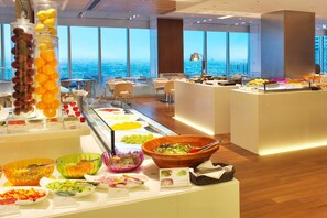 Tägliches Frühstücksbuffet (5000 JPY pro Person)