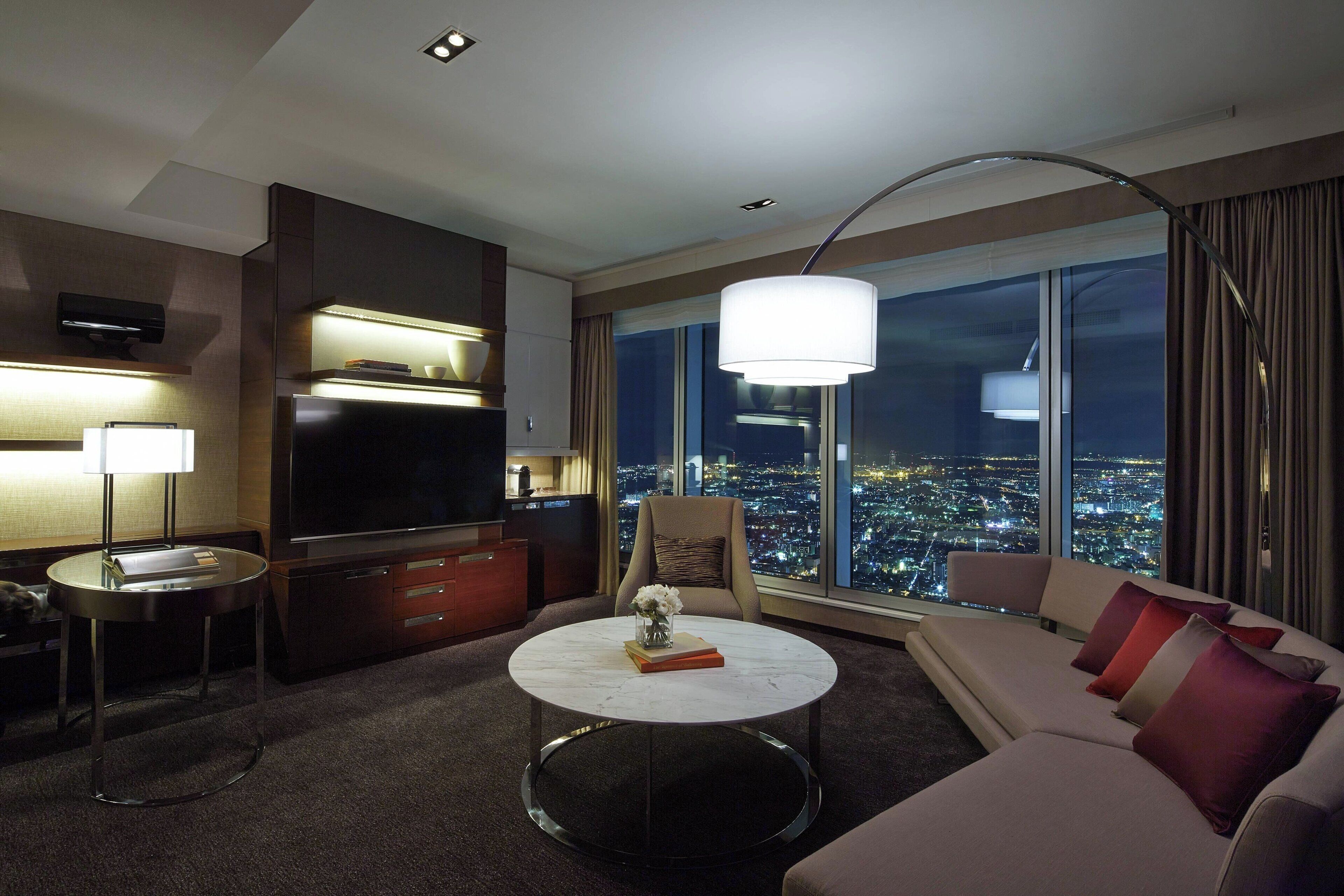 flat-screen tv, ipod dock