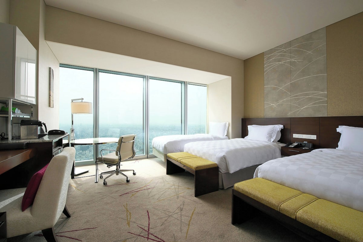 1 bedroom, down comforters, minibar, in-room safe