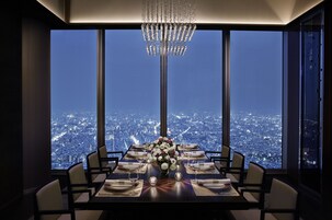 2 restaurants, breakfast, lunch, dinner served; international cuisine