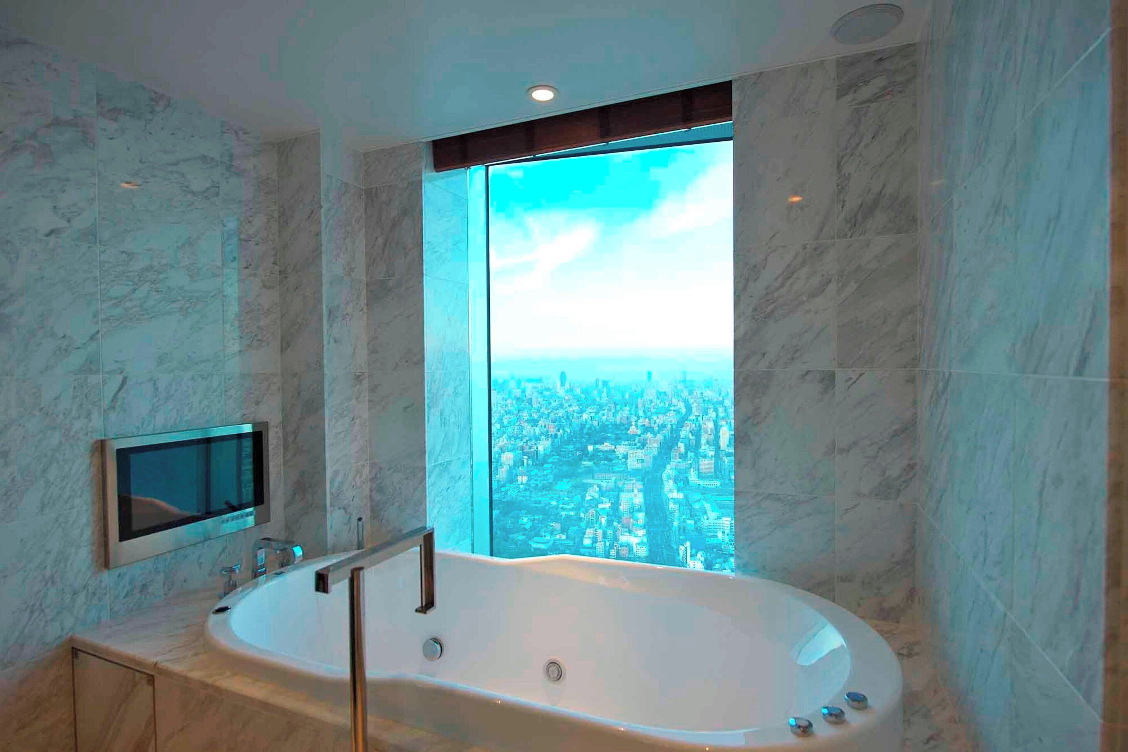 separate bathtub and shower, deep-soaking bathtub, free toiletries