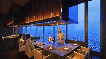 2 restaurants, breakfast, lunch, dinner served; international cuisine