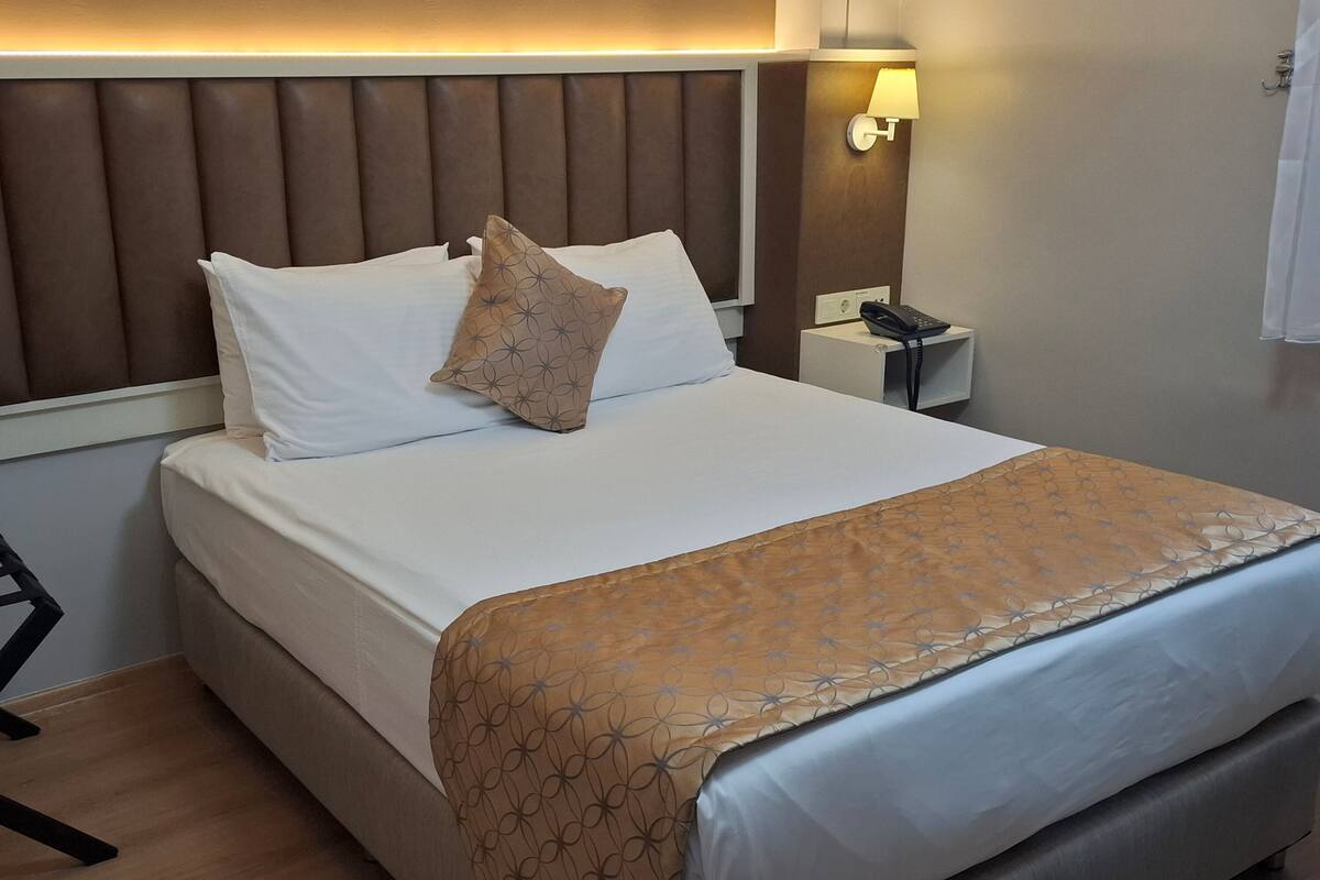 Sengetøy av topp kvalitet, minibar, safe på rommet og wi-fi (inkludert)