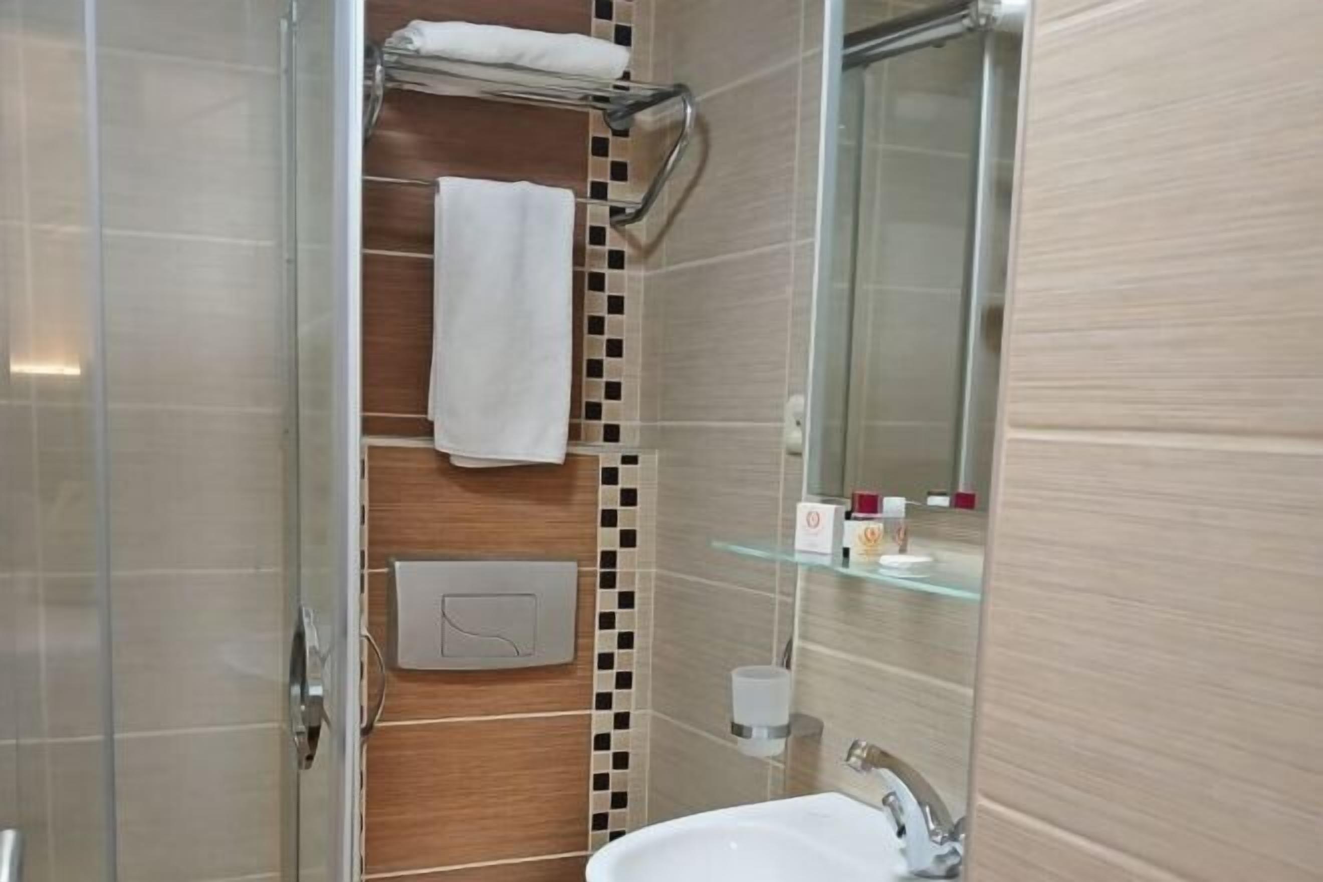 淋浴設備、免費盥洗用品、吹風機、拖鞋