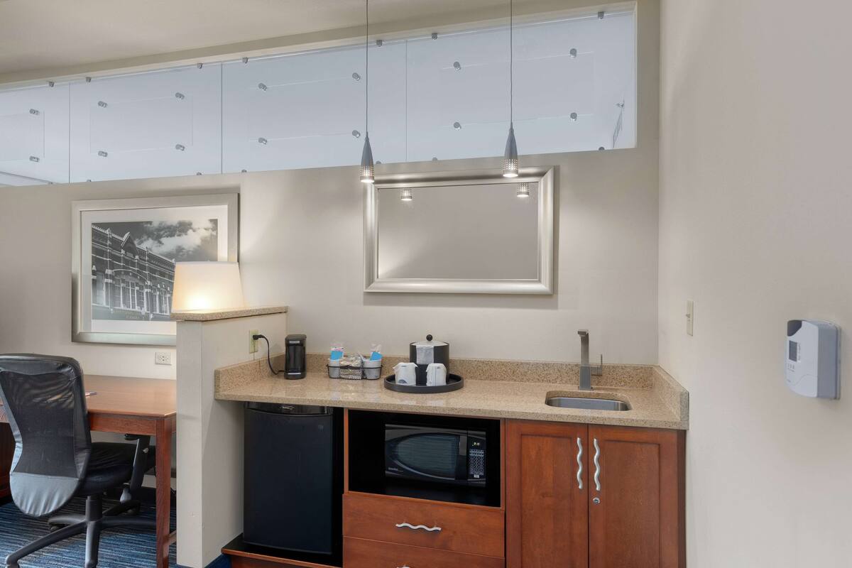 Bộ đồ giường cao cấp, nôi (giường cho trẻ sơ sinh) miễn phí 