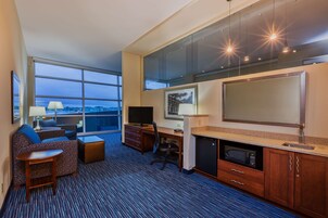 King, Suite, 1 Bedroom | Premium bedding, free cribs/infant beds, free WiFi, bed sheets