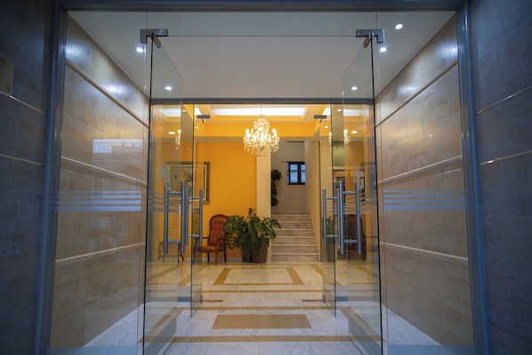 Front of property - Hotel Giorgio (Acharnes)