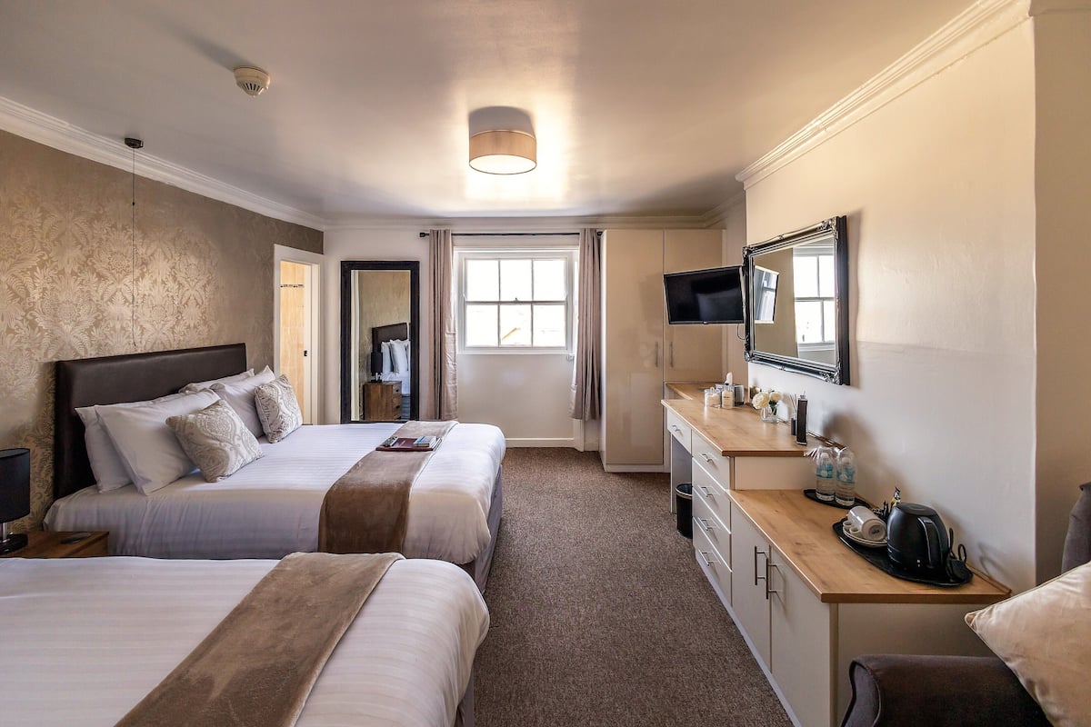 blackout curtains, free wifi, bed sheets