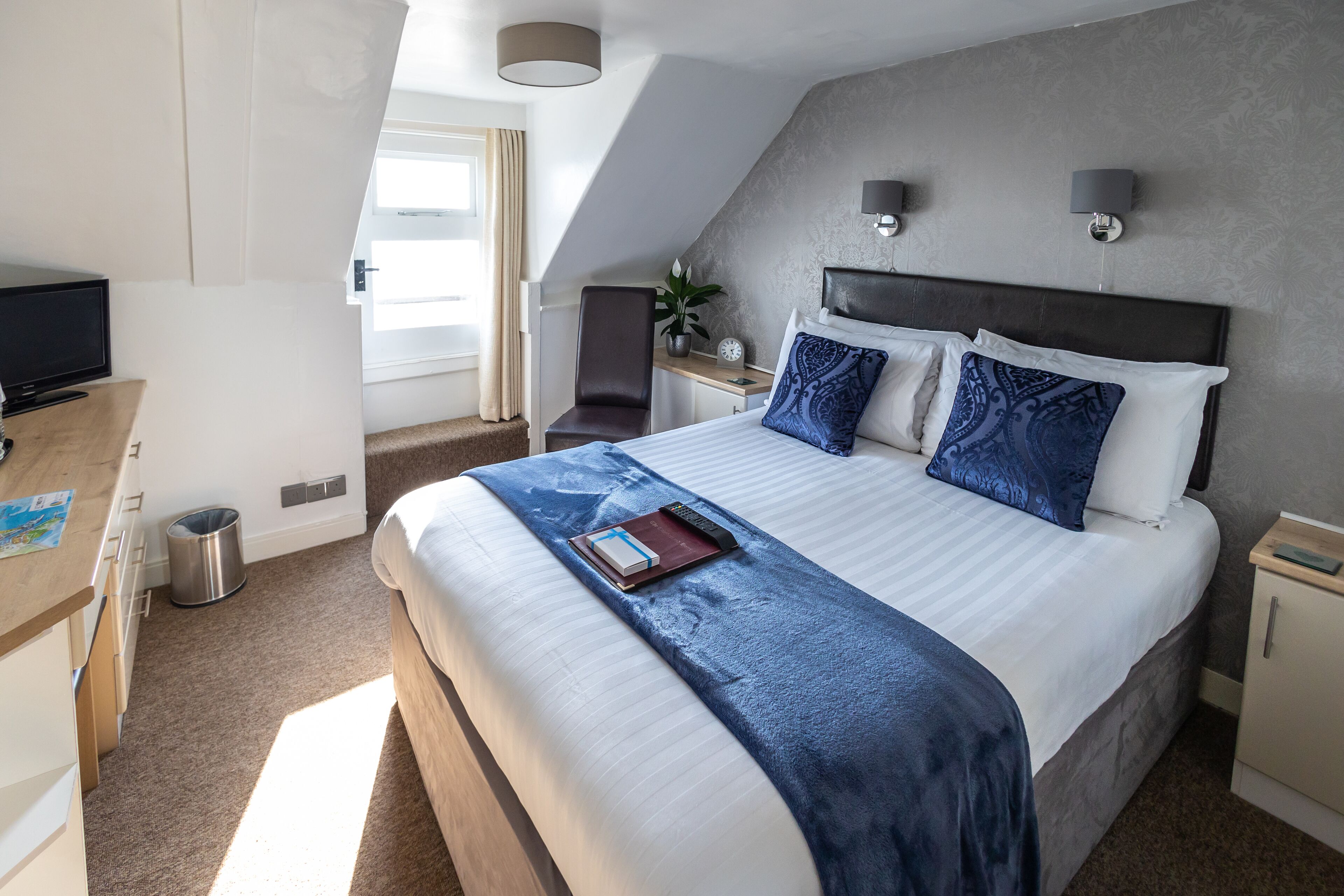 blackout curtains, free wifi, bed sheets