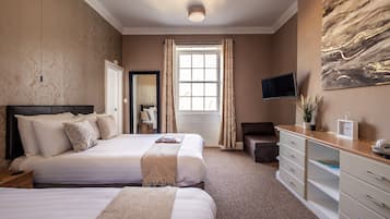 Cortinas blackout, wifi gratis y ropa de cama