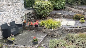 Zweibettzimmer, Gemeinschaftsbad, Gartenblick | Terrasse/Patio