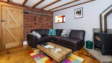 Superior Cottage, Private Bathroom (Montgomery's Coach House) | Lounge