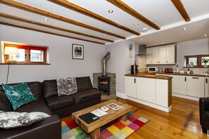 Superior Cottage, Private Bathroom (Montgomery's Coach House) | Lounge - The Agent's House Bed and Breakfast (Hereford)