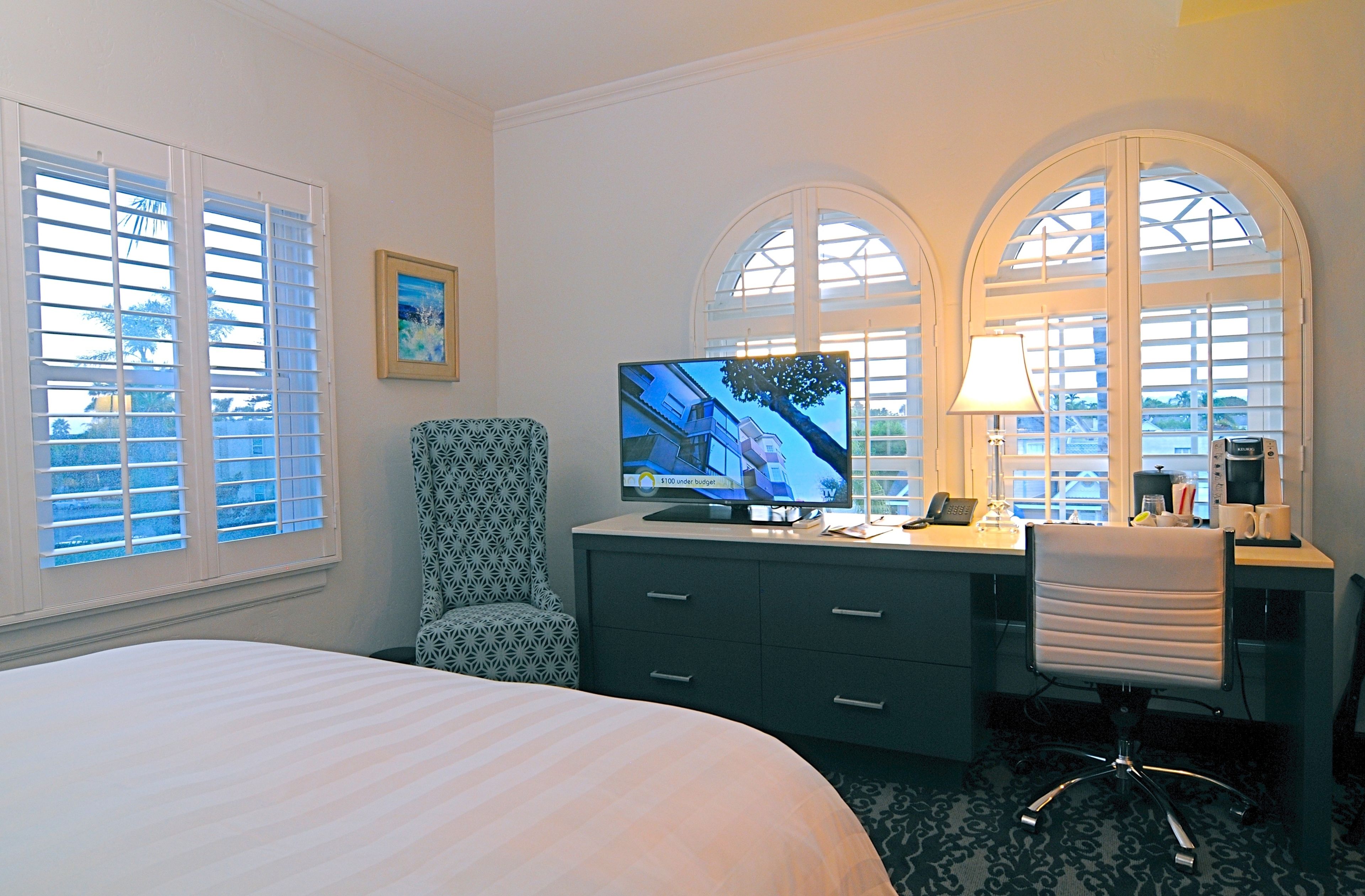 standard room, 1 queen bed | frette italian sheets, premium bedding, in-room safe, desk