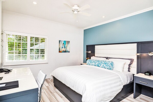 Deluxe Room, 1 King Bed