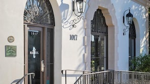 Hotel Marisol with a classic facade, arched windows, and a sign indicating the address 1017 Coronado. - Hotel Marisol Coronado (Coronado)