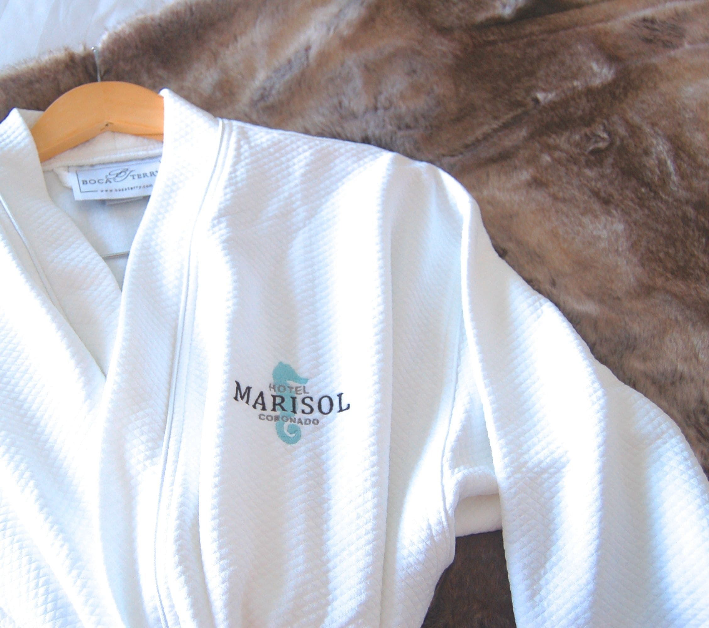 frette italian sheets, premium bedding, in-room safe, desk