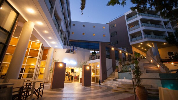 Front of property - evening/night - Santa Marina Hotel (Agios Nikolaos)