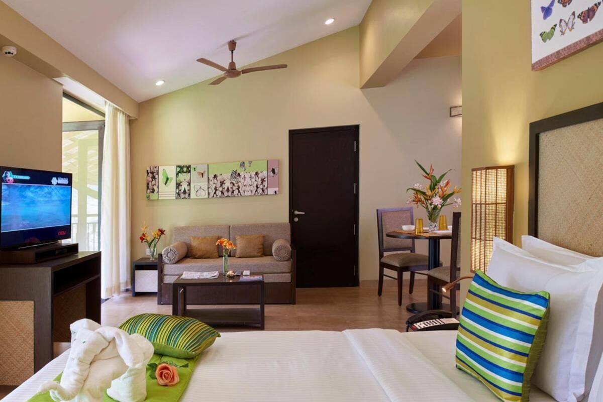 In-room safe, blackout drapes, WiFi (free)