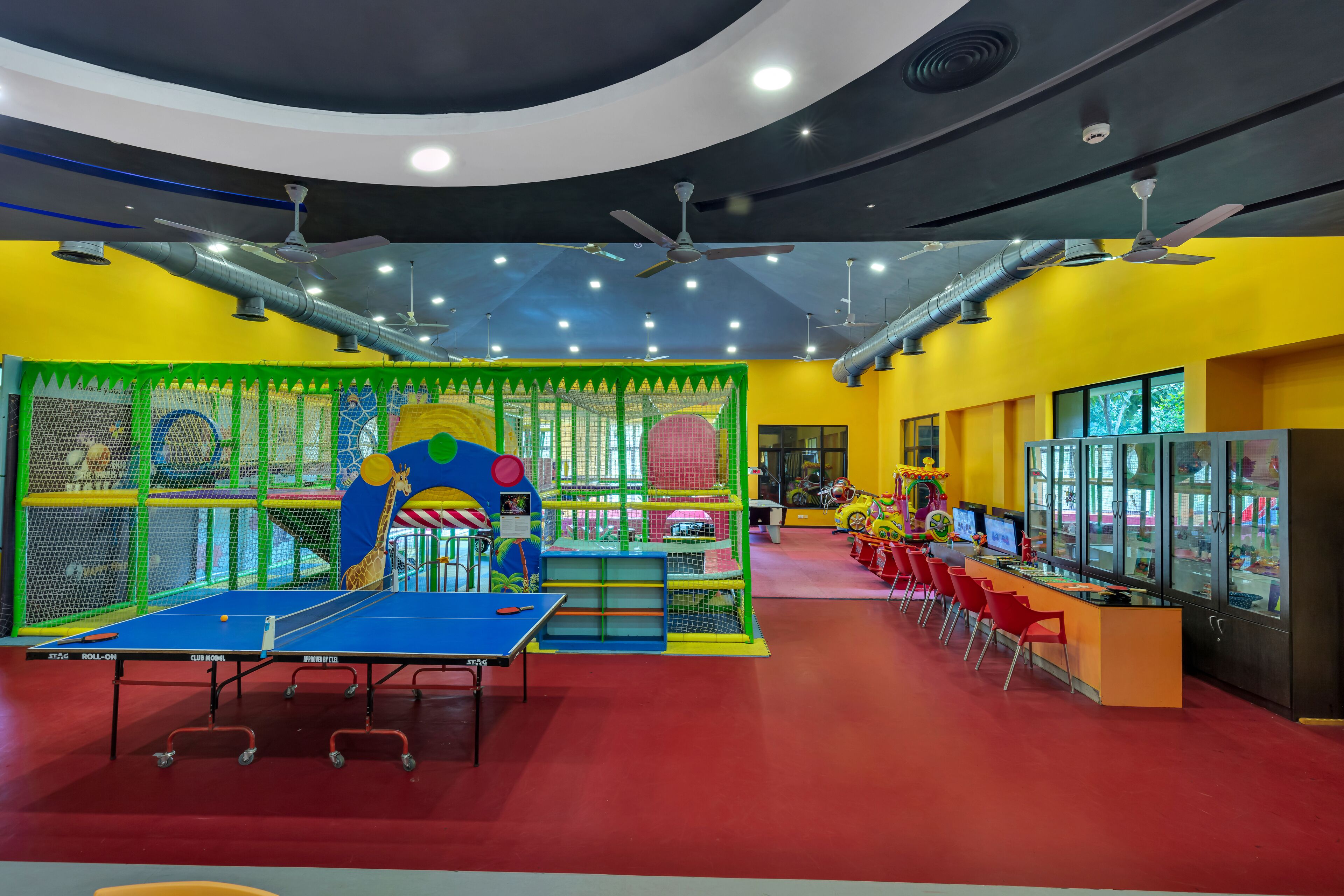Área de juegos infantiles bajo techo