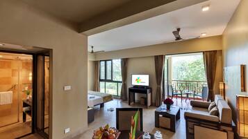 In-room safe, blackout drapes, free WiFi