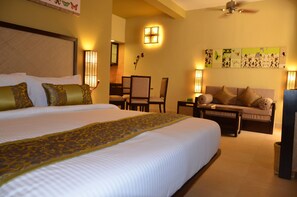 In-room safe, blackout curtains, free WiFi