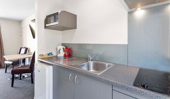 Cafetera/tetera, refrigerador, microondas, tetera/pava eléctrica