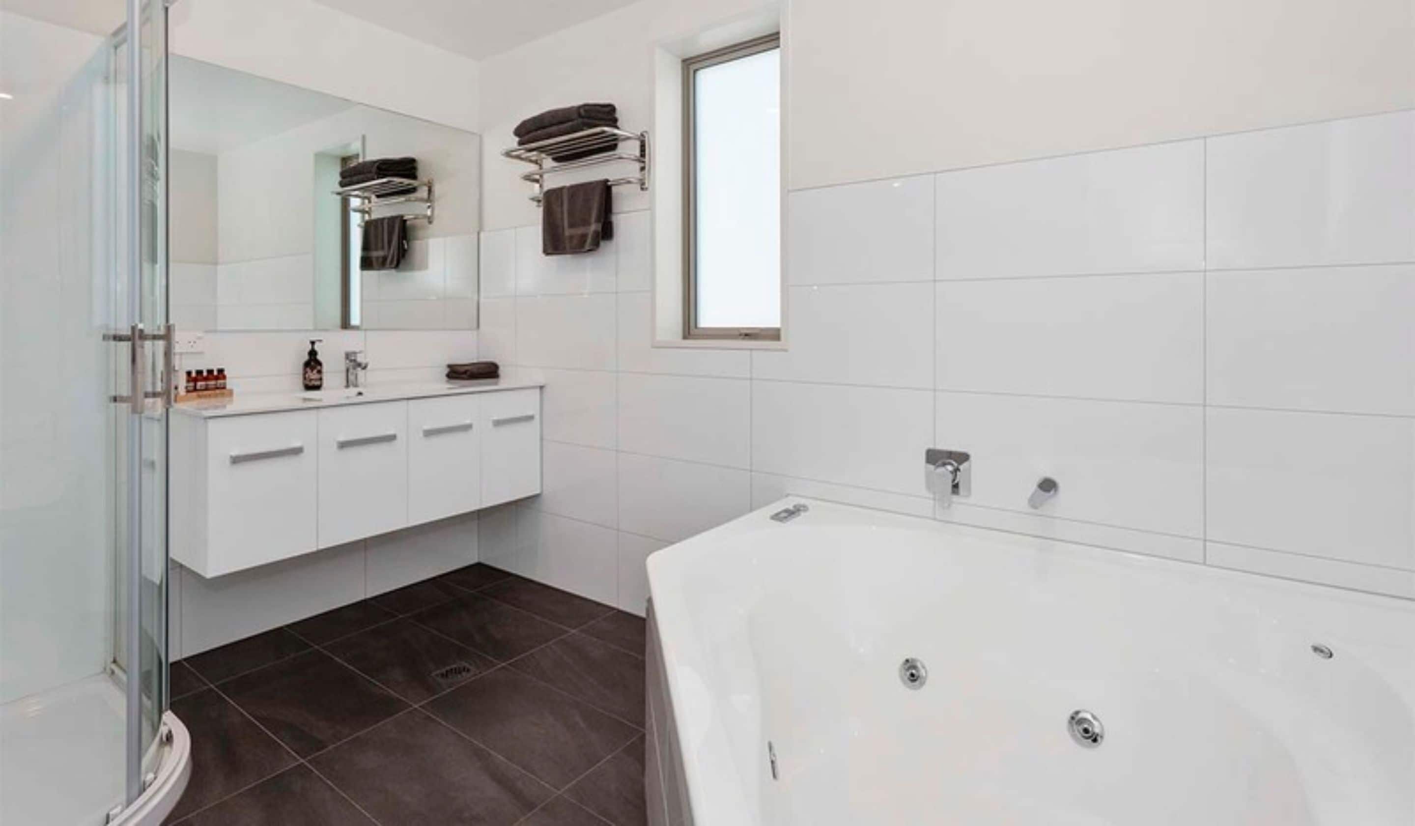 Studio, 1 King Bed and Spa | Jetted tub