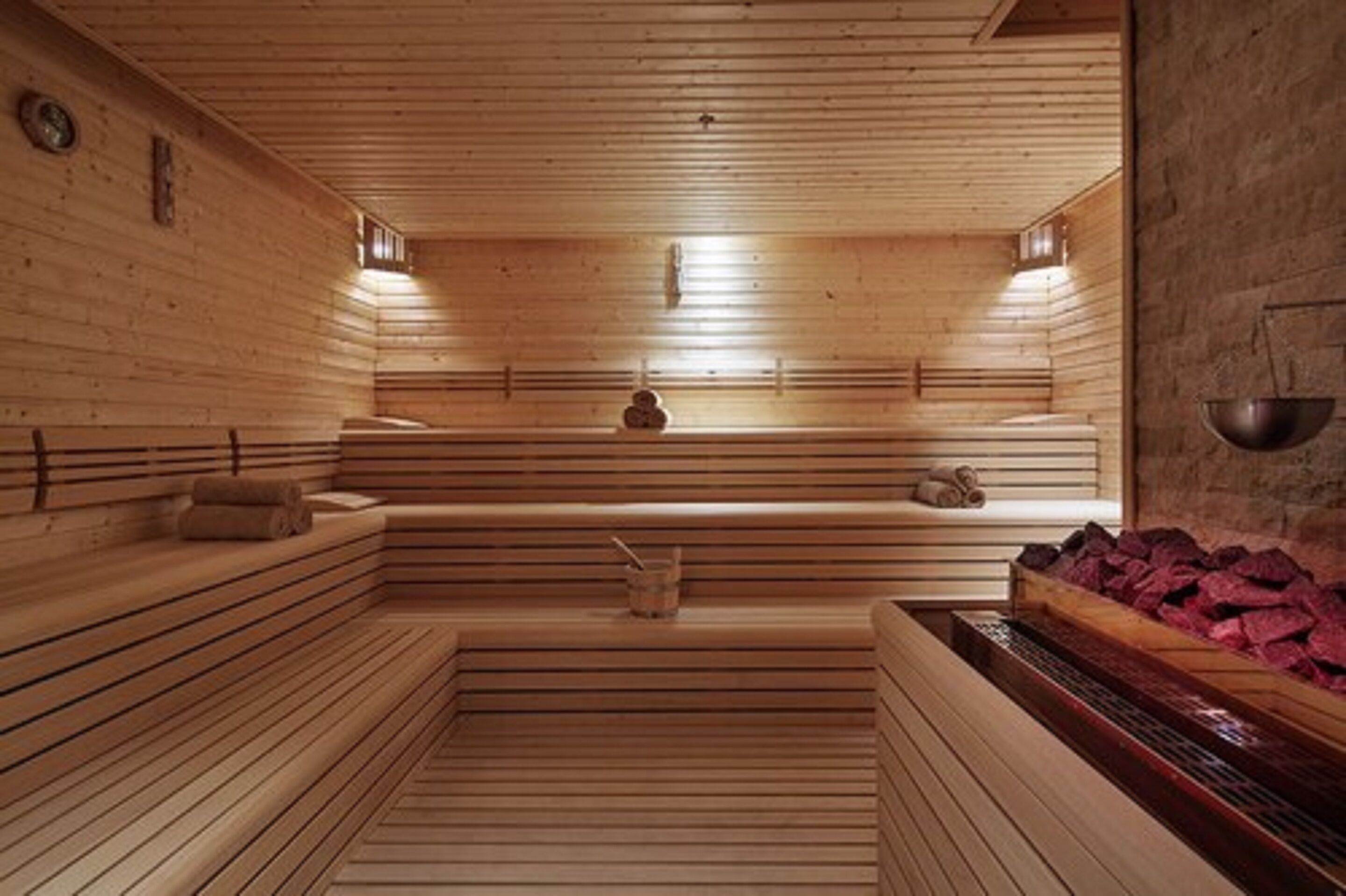 sauna, steam room, turkish bath/hammam, body treatments, aromatherapy