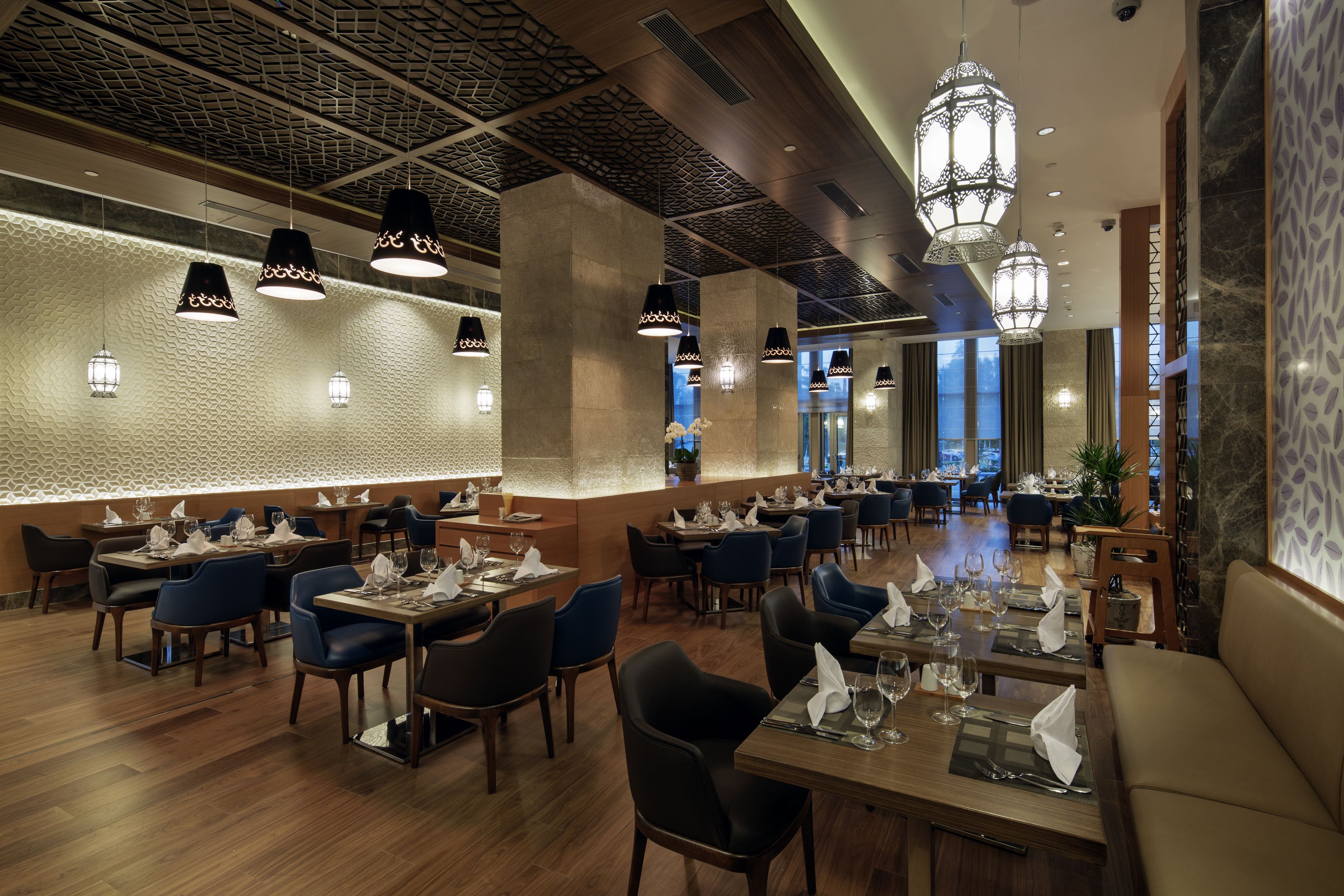 3 restaurants, breakfast, lunch, dinner served; international cuisine