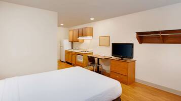 Standard Room, 1 Double Bed with Sofa bed, Non Smoking | Desk, laptop workspace, iron/ironing board, free WiFi