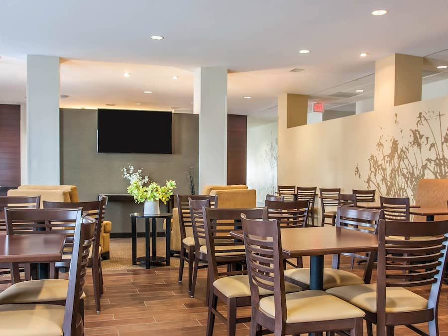 TĂ€gliches inbegriffenes groĂes FrĂŒhstĂŒck