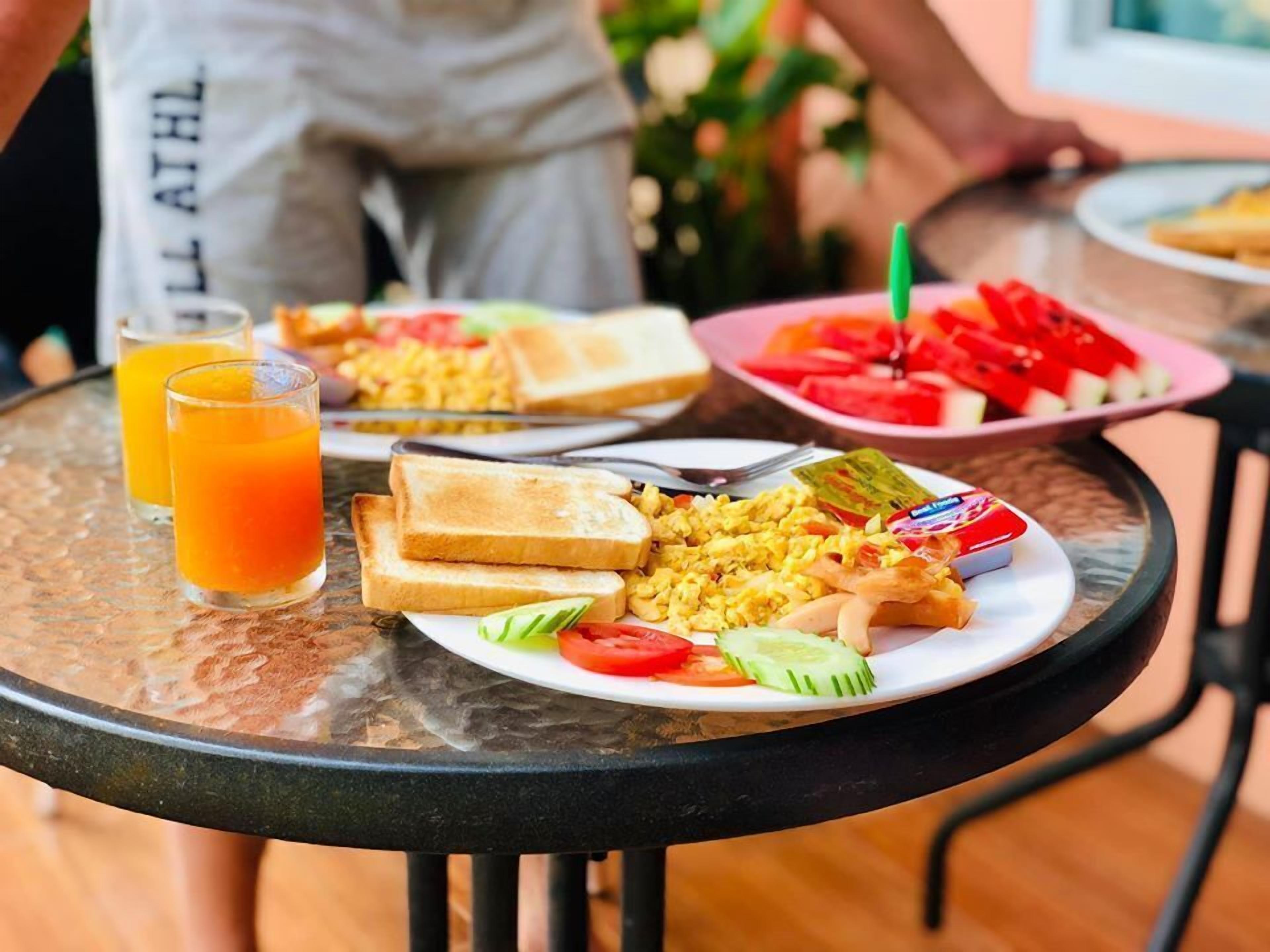 daily continental breakfast (thb 250 per person)