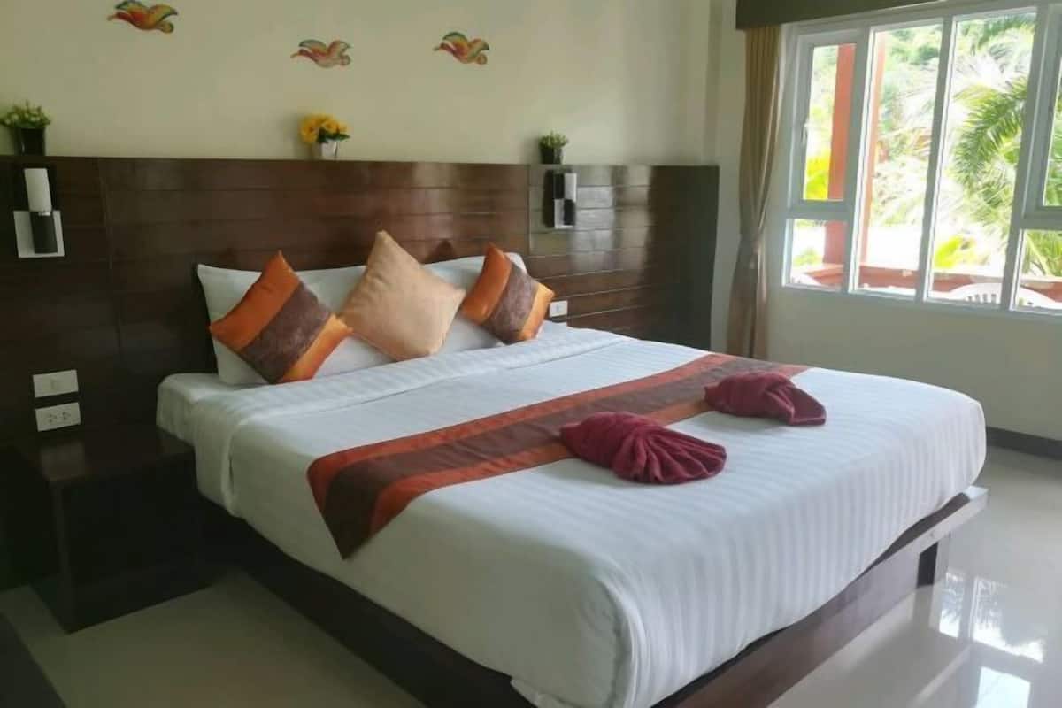 Decoración personalizada, muebles diferentes, escritorio y wifi gratis