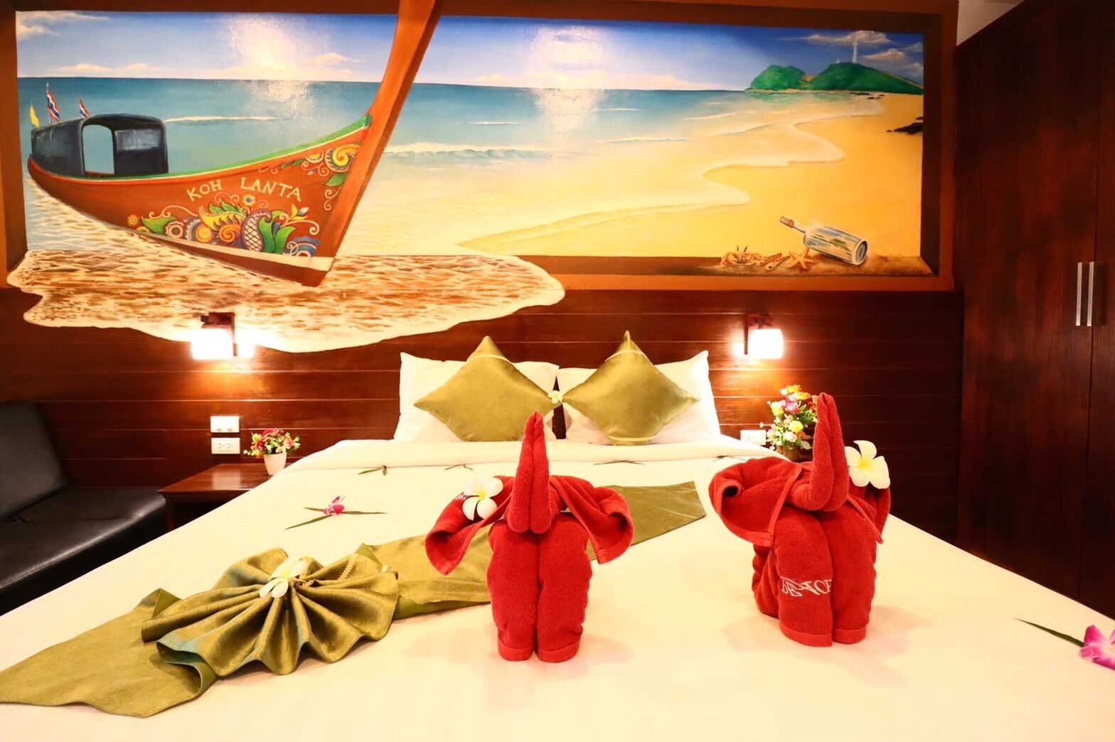 deluxe double room, 1 double bed, garden view | 1 bedroom, individually decorated, individually furnished, desk