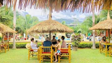 Breakfast, lunch and dinner served